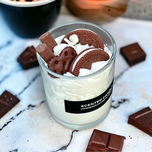 ⚠️SALE Candle // Oreos And Cream Shaped Soy Wax Candle SEND OFFERS🥳 - Picture 4 of 5